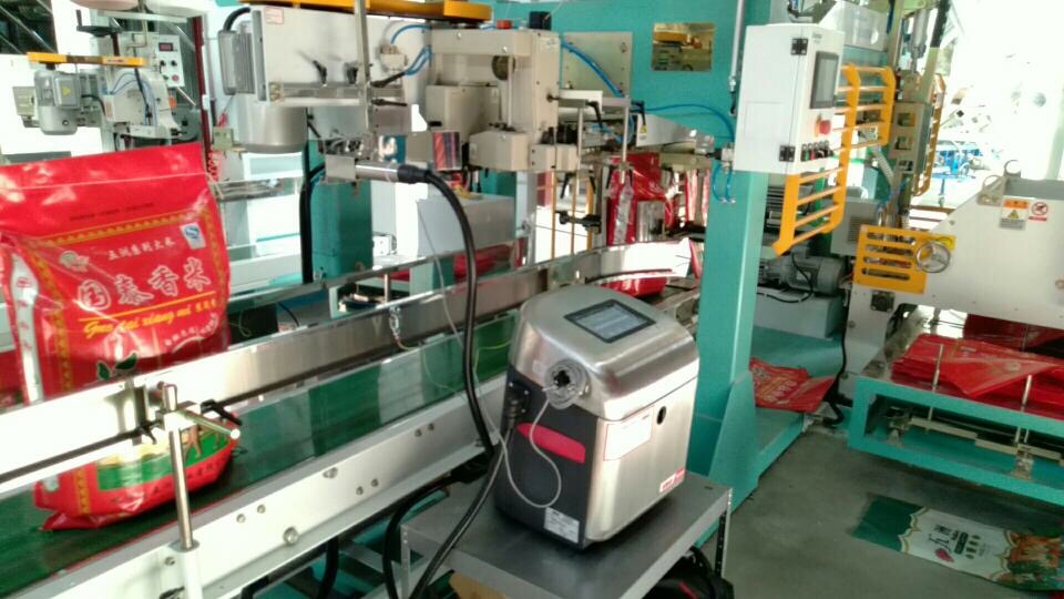 w620噴碼機(jī)應(yīng)用現(xiàn)場(chǎng)